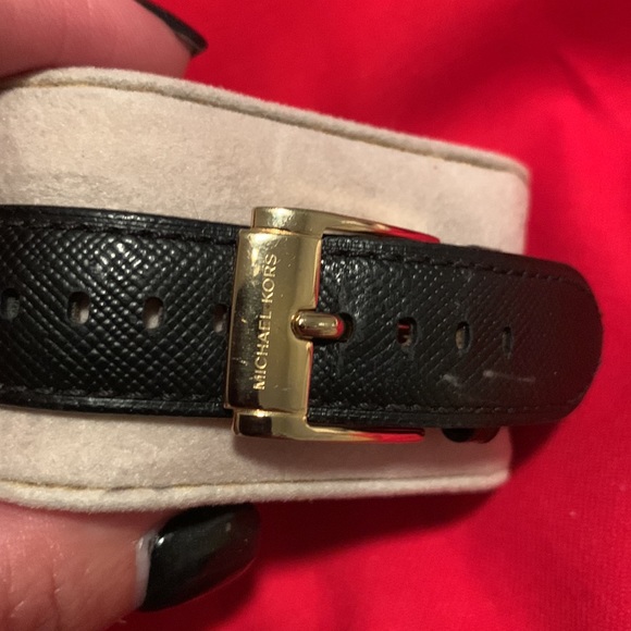 Micheal Kors Watch - Picture 4 of 7